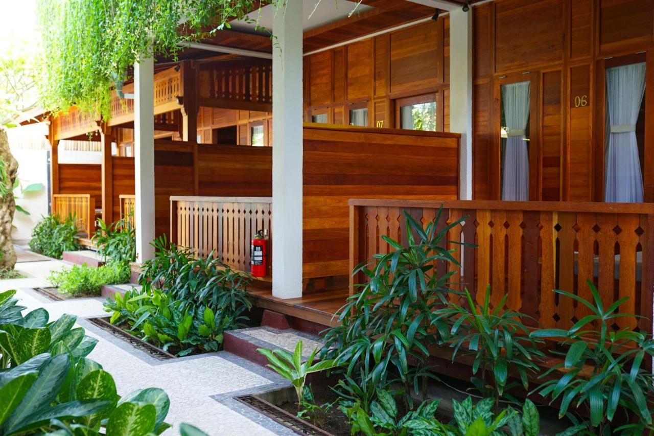 La'Villaris Hotel & Resto Kuta  Экстерьер фото