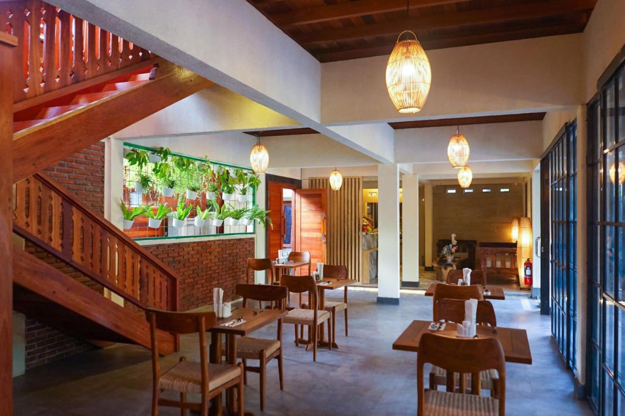 La'Villaris Hotel & Resto Kuta  Экстерьер фото