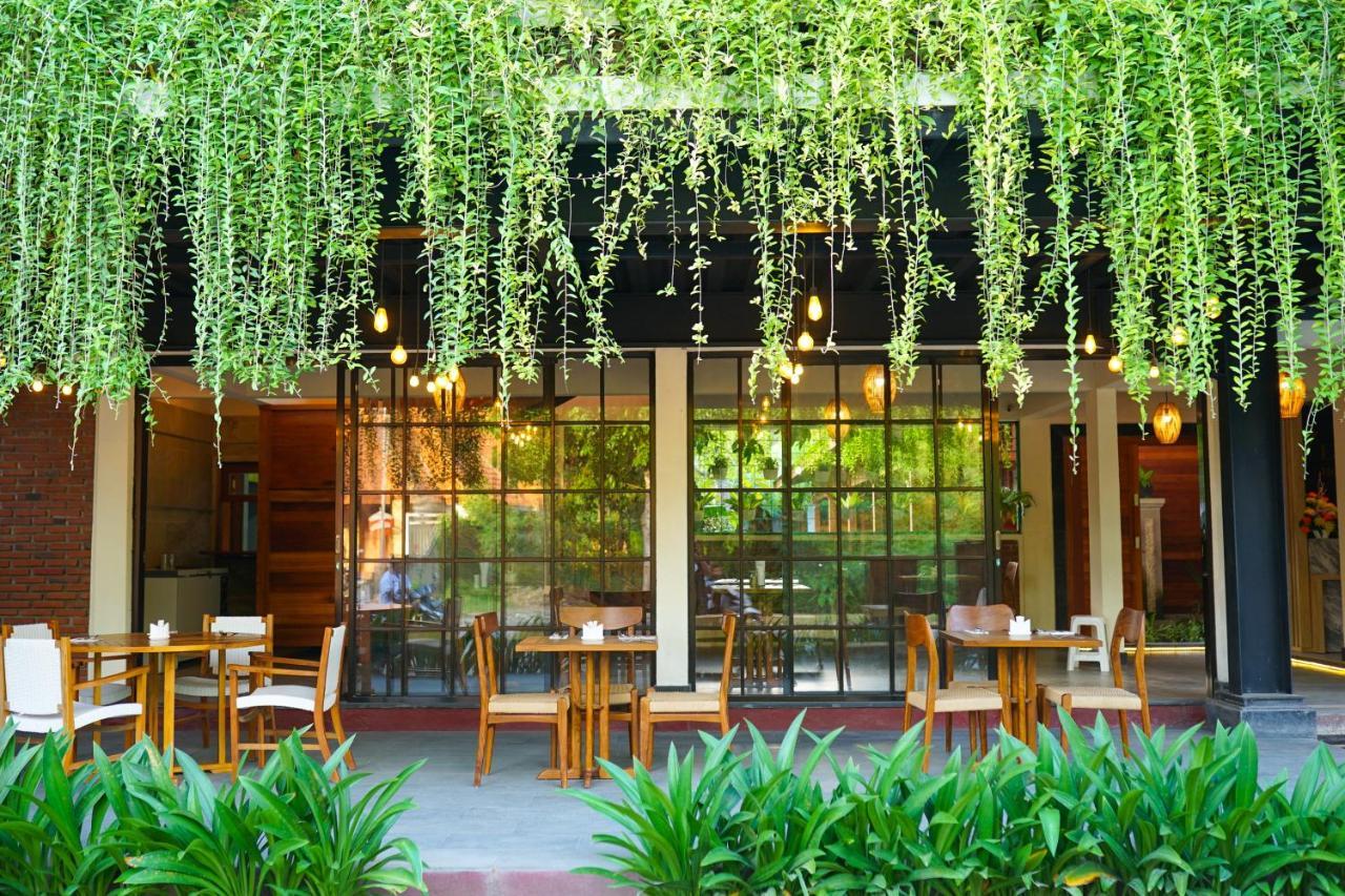 La'Villaris Hotel & Resto Kuta  Экстерьер фото